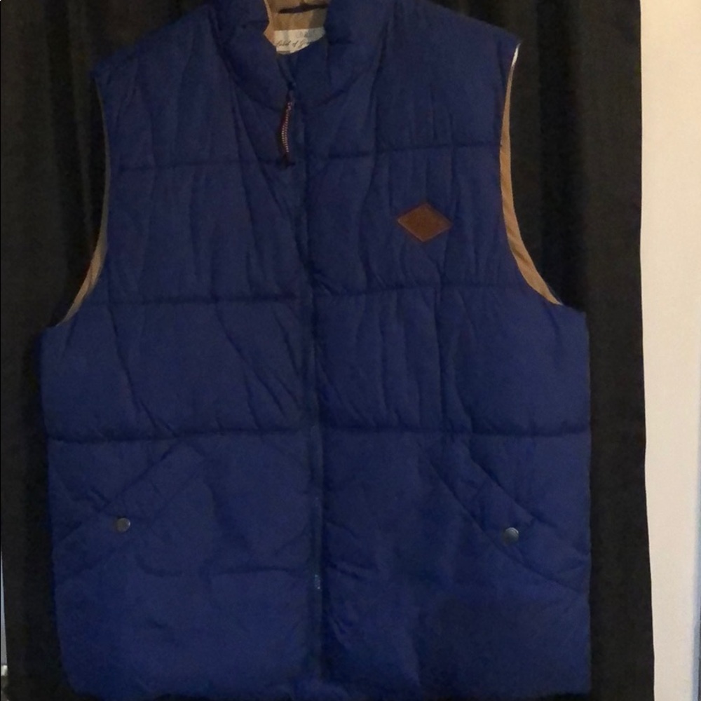 Men’s royal blue puffer vest!